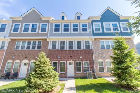 66 Kalter Dr, Troy, MI 48098