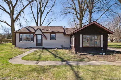 6811 N Venoy Rd, Westland, MI 48185