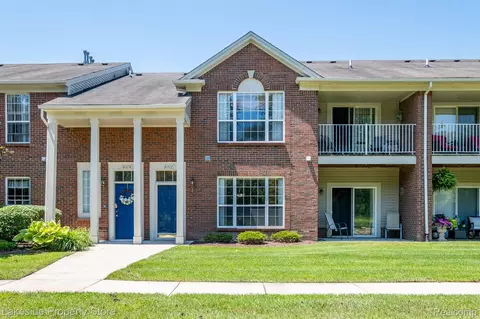 51717 Adler Park Dr W, Chesterfield, MI 48051