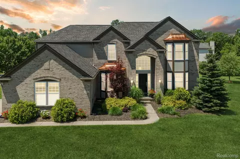 8466 Parkside Dr, Grand Blanc, MI 48439