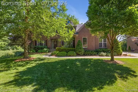 3513 Mill Creek Dr, Lake Orion, MI 48360