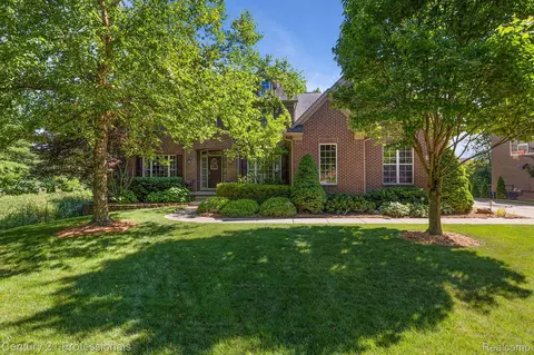 3513 Mill Creek Dr, Orion, MI 48360