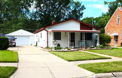 22936 Hoffman St, Saint Clair Shores, MI 48082