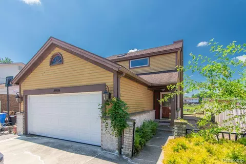 29908 Young Dr, Gibraltar, MI 48173