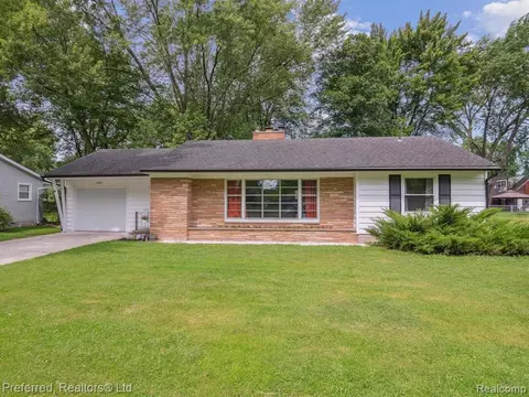 39401 Long St, Harrison Township, MI 48045