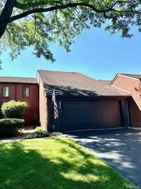 3045 Lindenwood Dr #108, Dearborn, MI 48120