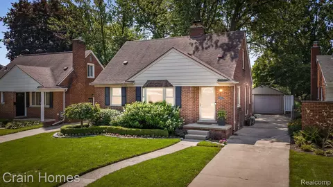 2806 Pembroke Rd, Birmingham, MI 48009