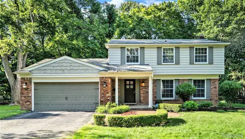 18910 Hillcrest St, Beverly Hills, MI 48025