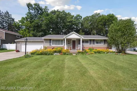 21073 Whitlock St, Farmington Hills, MI 48336