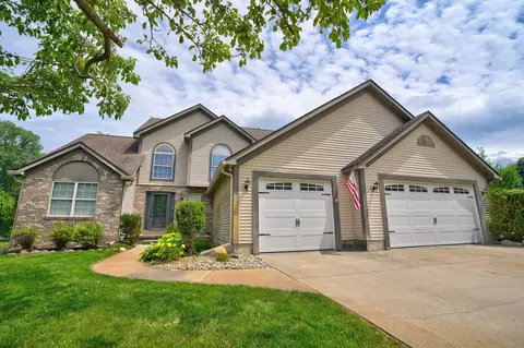 1314 Lake Valley Dr, Fenton, MI 48430