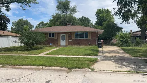 31836 Stellwagen St, Wayne, MI 48184