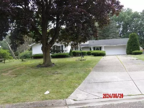 5325 N Dyewood Dr, Flint, MI 48532