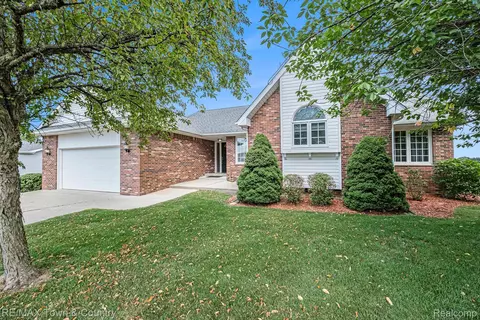 3075 Blue Grass Ln, Flint, MI 48473