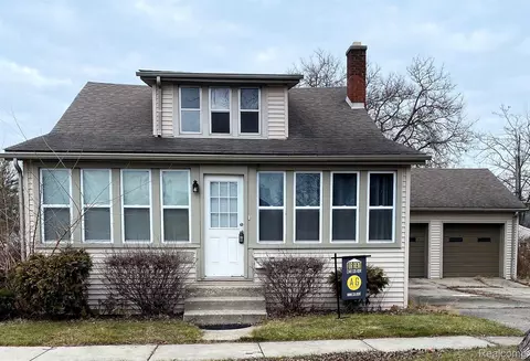 444 Massoit St, Clawson, MI 48017