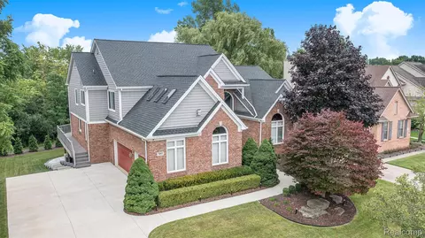 7055 Yarmouth Dr, West Bloomfield, MI 48322