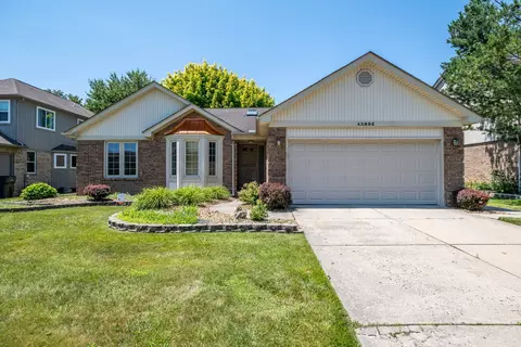 43995 Cadburry Dr, Clinton Township, MI 48038