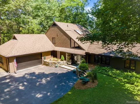 1375 Dutton Rd, Rochester Hills, MI 48306
