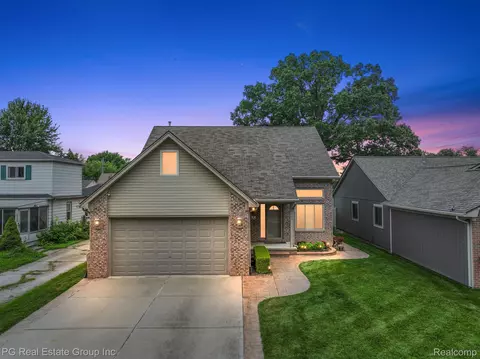 23389 Lakewood St, Clinton Township, MI 48035