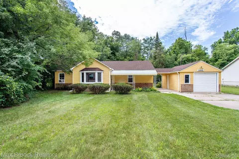 22835 Cottage Dr, Southfield, MI 48033