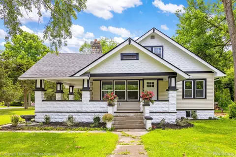 4021 N Duck Lake Rd, Highland, MI 48356