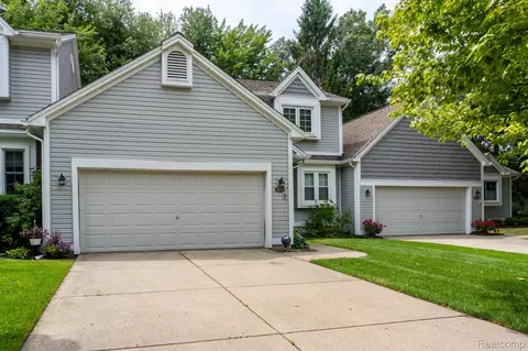 6851 Tangle Wood, Waterford, MI 48327