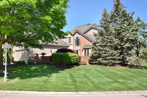 37738 Amber Dr, Farmington Hills, MI 48331