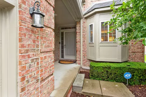 17447 Breckenridge Dr, Clinton Township, MI 48038