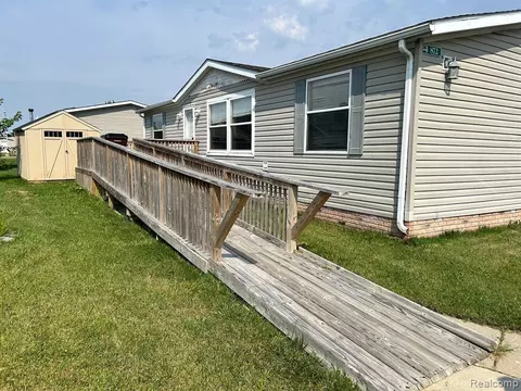 872 Tanners Lndg, Monroe, MI 48161