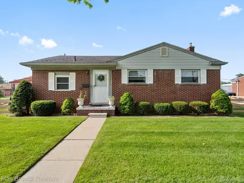 26511 Warrington St, Dearborn Heights, MI 48127