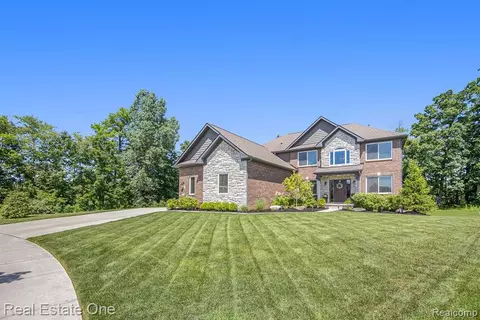 5417 Aberdeen Ct, Clarkston, MI 48348