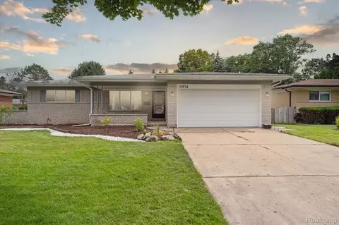 11074 Rosselo Ave, Warren, MI 48093
