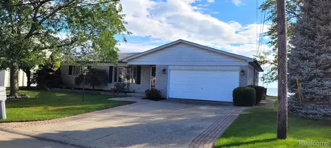 29379 S Seaway Ct, Harrison, MI 48045