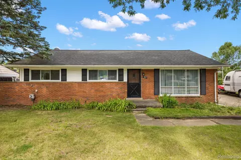 763 N Cass Lake Rd, Waterford, MI 48328