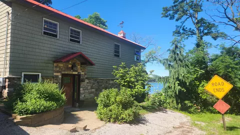 1794 Heights Dr, Brooklyn, MI 49230