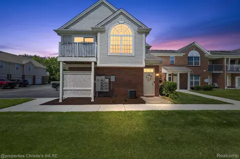28348 Adler Park Dr S, Chesterfield, MI 48051