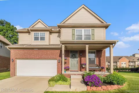 28462 Cottage Ln, Lyon, MI 48165