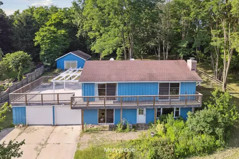 427 Oak Dale Dr, Lyndon, MI 48118