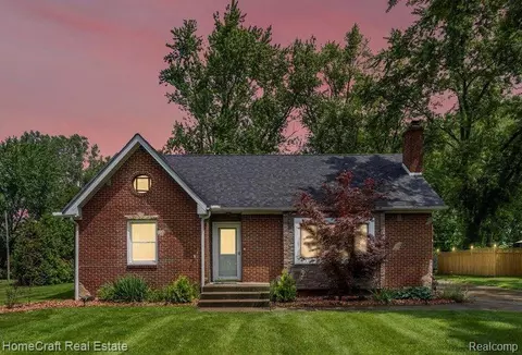 550 Lasalle Rd, Monroe, MI 48162