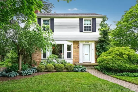 2035 S Trenton Dr, Trenton, MI 48183