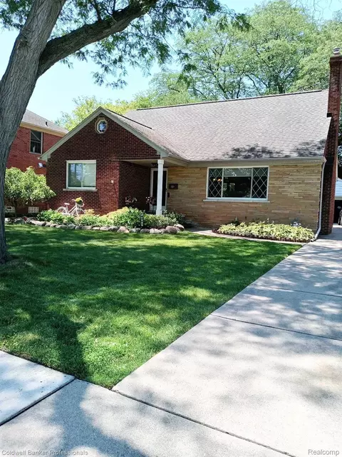 361 Chalfonte Ave, Grosse Pointe Farms, MI 48236
