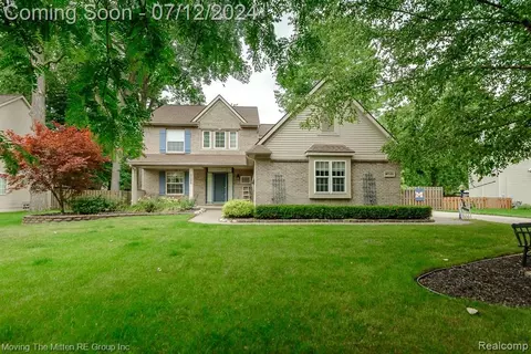 47098 Ruthan Dr, Belleville, MI 48111