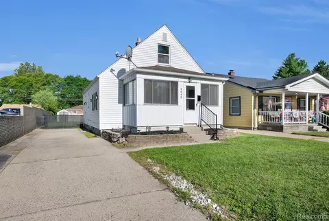 5649 Colonial St, Dearborn Heights, MI 48127