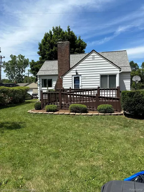 3041 Waukegan St, Auburn Hills, MI 48326