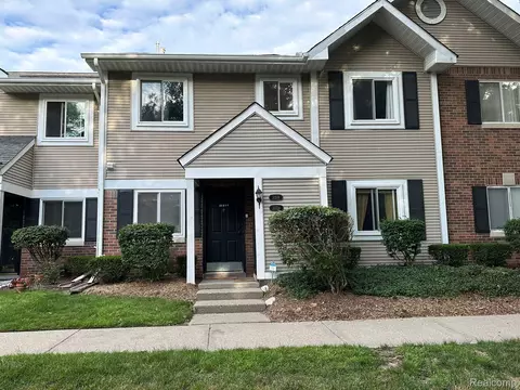 31516 Orchard Crk, Farmington Hills, MI 48334
