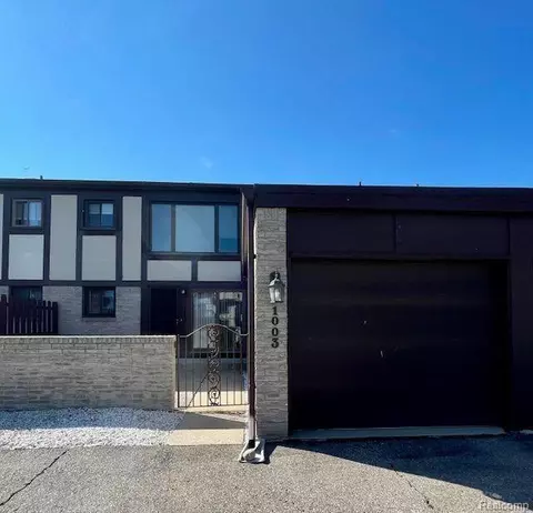 1003 Country Club Dr, Saint Clair Shores, MI 48082