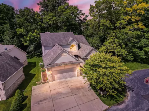 3110 Point Of The Woods Dr, West Bloomfield, MI 48324