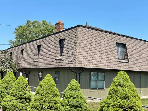 46070 Edgewater Dr, Chesterfield, MI 48047