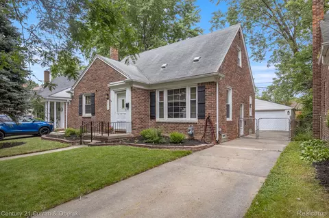8450 Hazelton St, Dearborn Heights, MI 48127