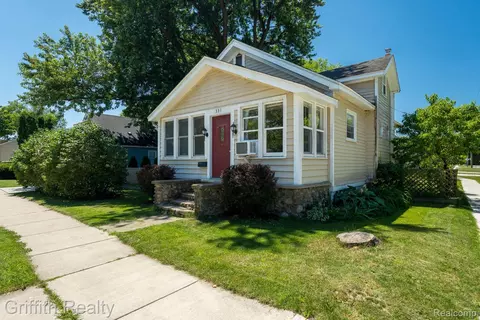 331 N 2nd St, Brighton, MI 48116