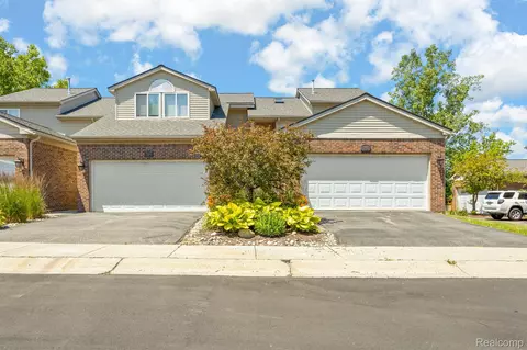 511 N Reese St #6, South Lyon, MI 48178